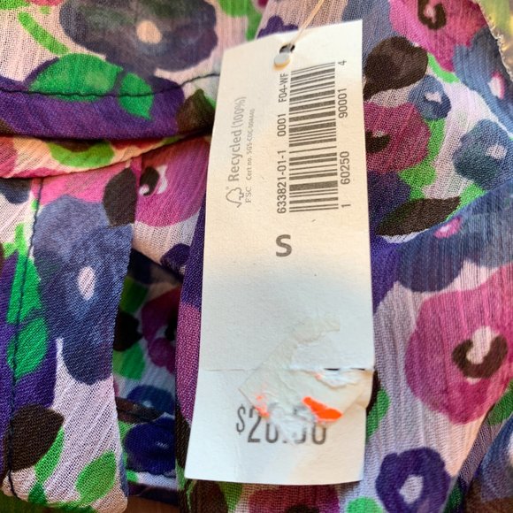 NWT Old Navy 1/4 Button Up Semi Sheer Floral Top Cap Sleeves MultiColor Size S - Picture 4 of 13
